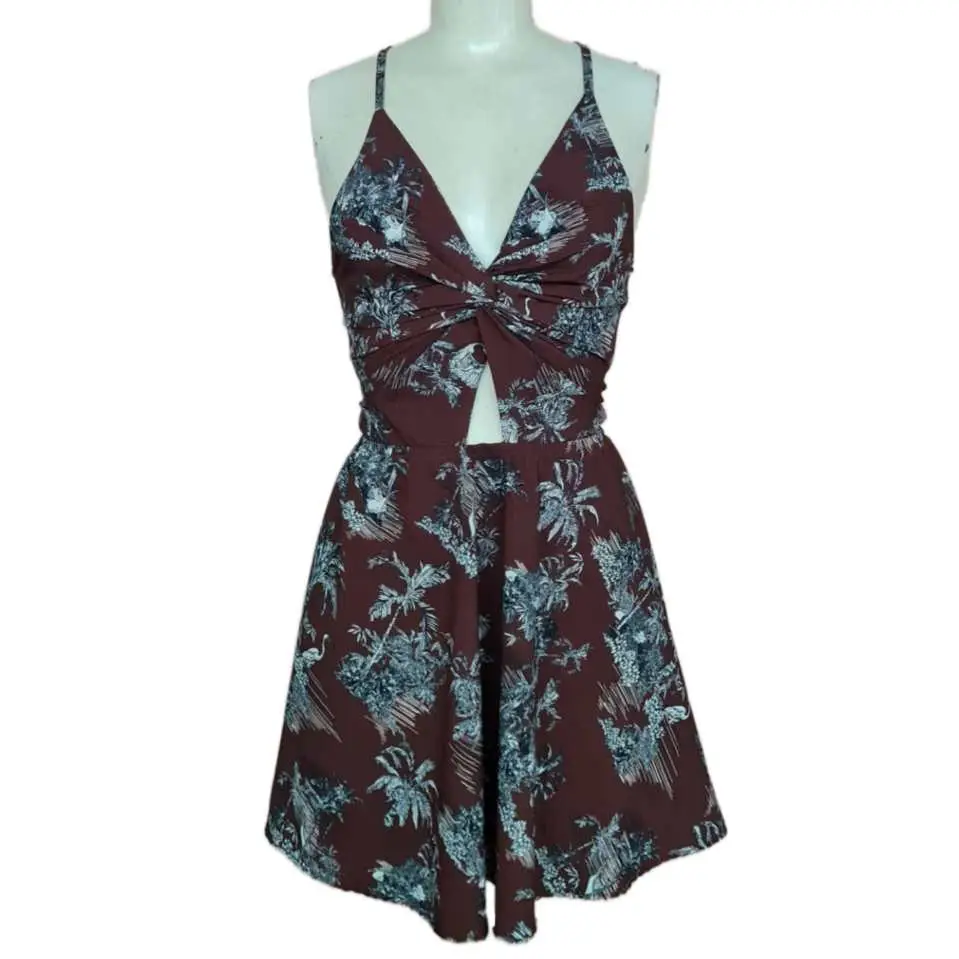 Vestido sexy con nudo — imagen 1