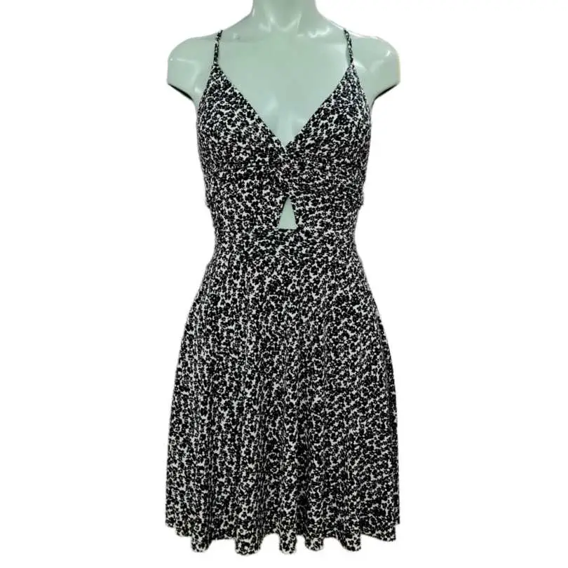 Vestido sexy con nudo — imagen 1